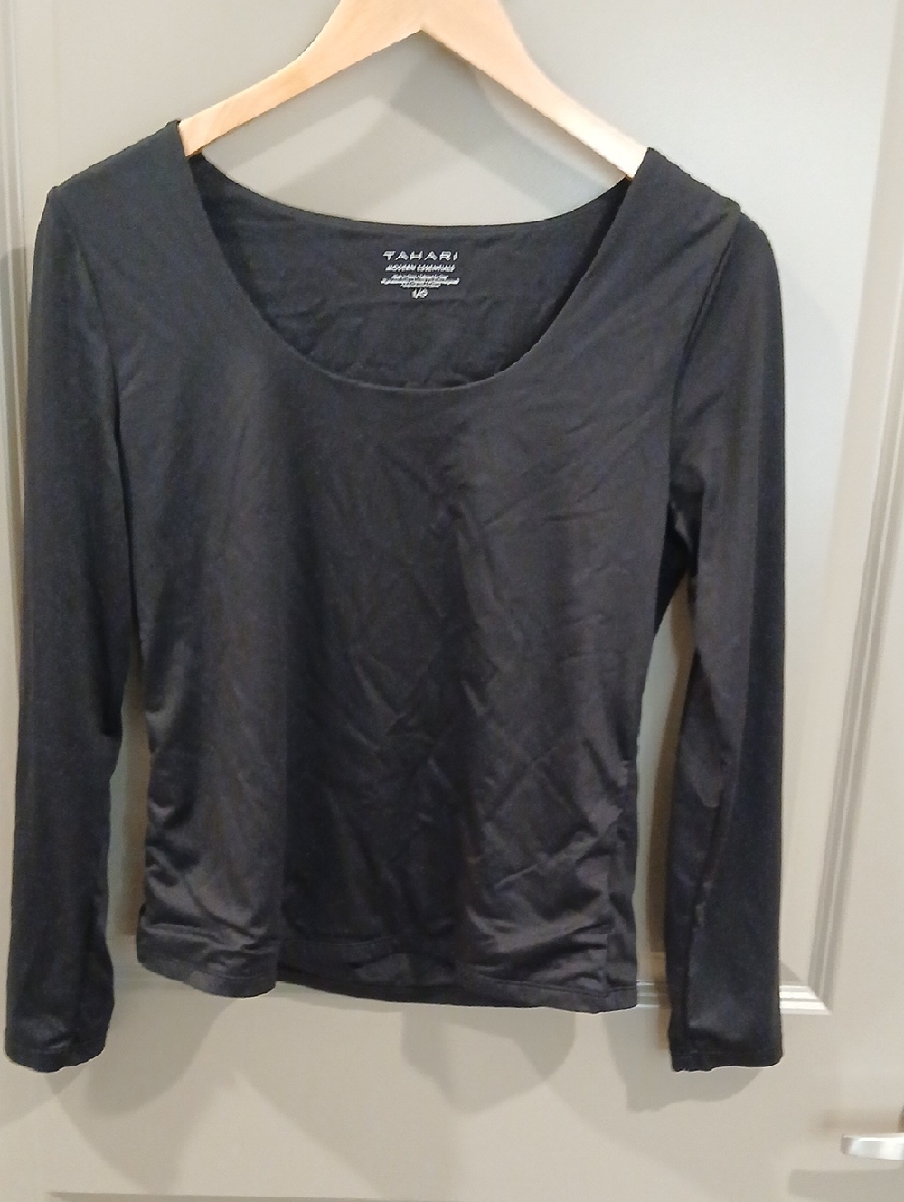 Tahari Black Scoop Neck Long Sleeve Tee